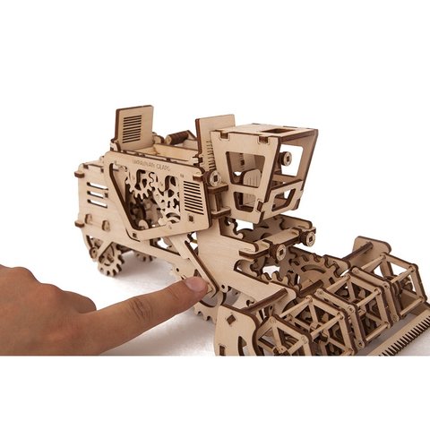 Rompecabezas mecánico 3D UGEARS "Cosechadora" Vista previa  4